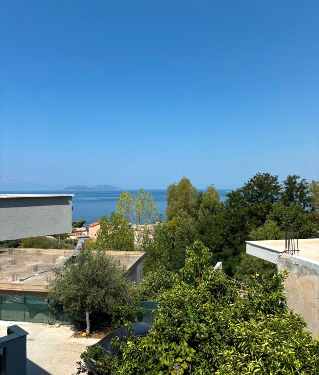 Ndërtesë me Pamje nga Deti në Shitje në Vlorë