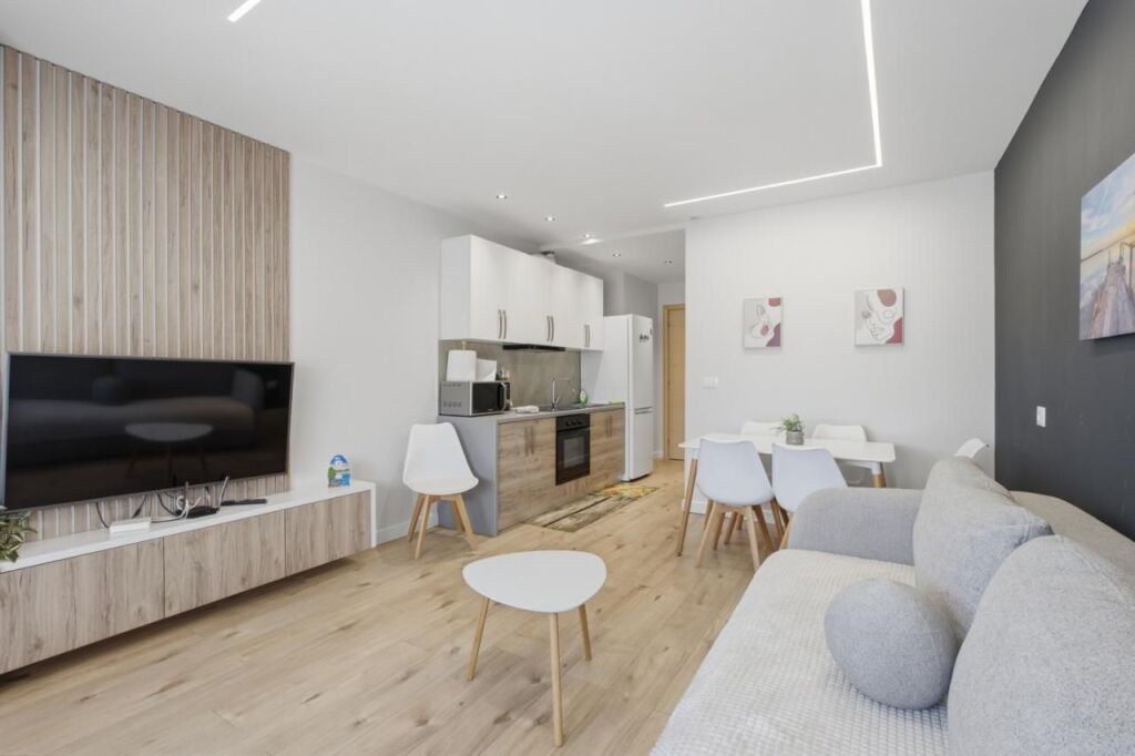 🏡 Apartament me Qira – Rruga e Portit, Durrës
