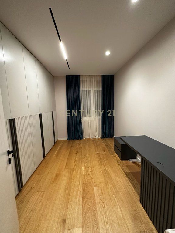 Apartament 2+1+2 per shitje te Liqeni I Thate