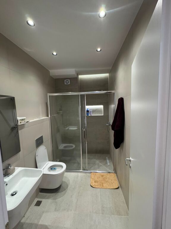 Jepet me qira apartamet 2+1+2 tek Kompleksi Aura