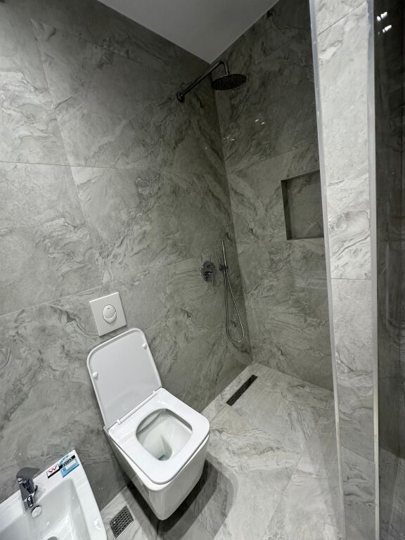 Shitet apartament 1+1