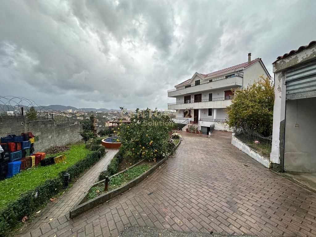 VILLA SU 3 PIANI IN AFFITTO VICINO AL LAGO DI FARKA!