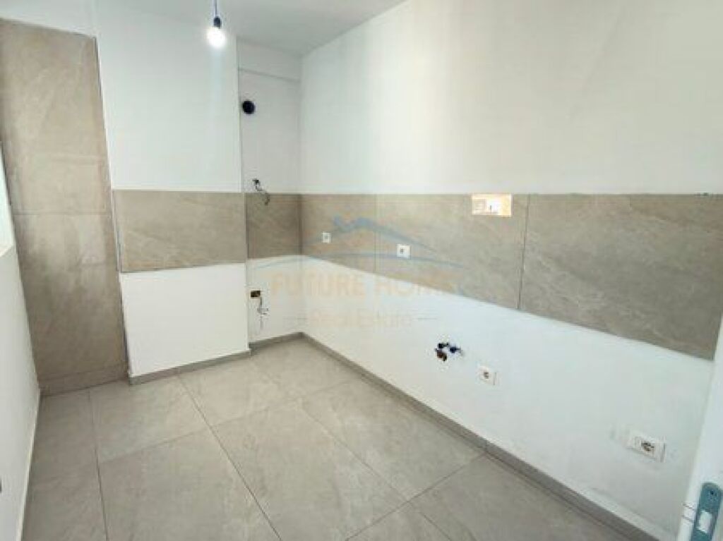 Affitto, Appartamento 3+1+2, Complesso Ndregjoni, Tirana