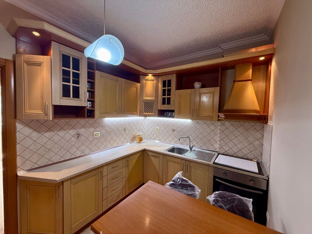 📣 QERA Apartament 2+1 (I Konvertuar) 📍 Rruga e “Kosovareve”, Prane Liqenit Artificial ✨