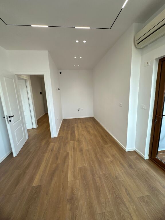 Shitet apartament 1+1