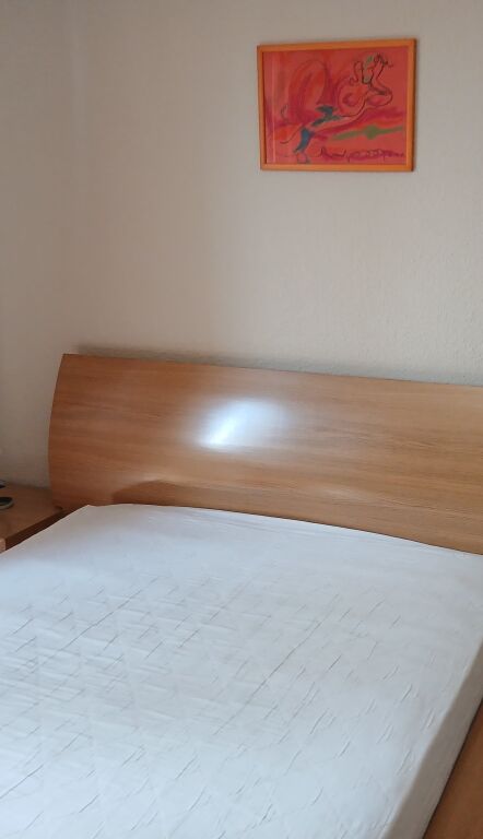 Jepet apartament 2+1 me qira tek Rruga e Kosovareve .