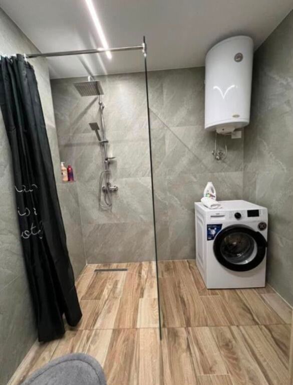 🌊 APARTAMENT ME QIRA – RRUGA E PORTIT, DURRËS
