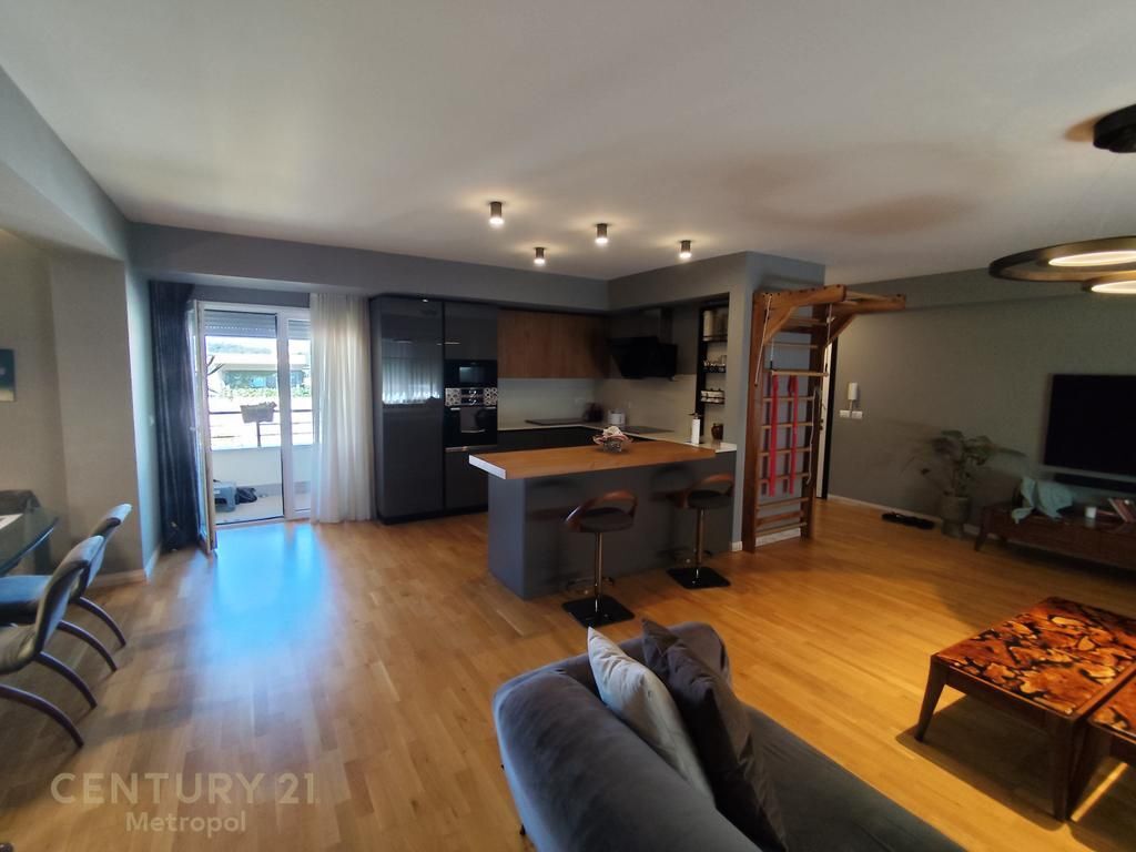 APARTAMENT 3+1 PER QIRA NE NJE REZIDENCE PRIVATE PRANE TEG