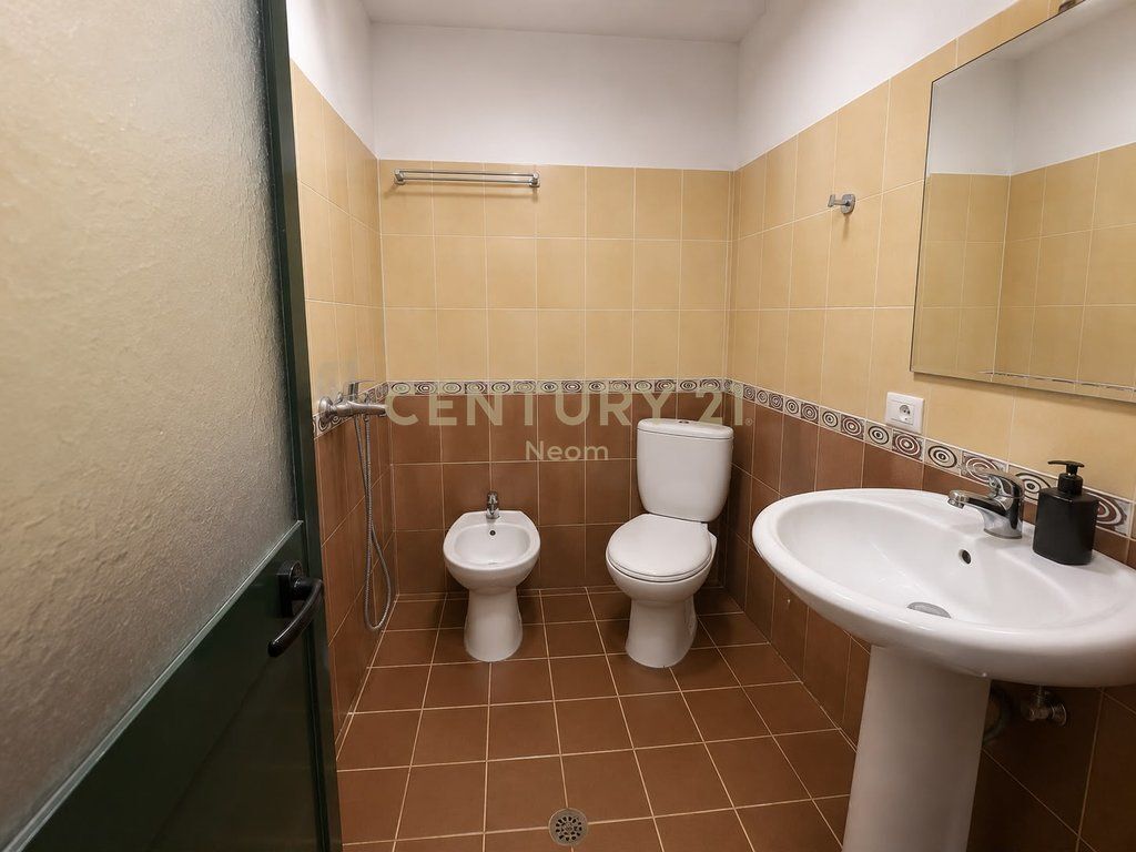 Apartment 2+1 for Rent in the Siri Kodrës area.