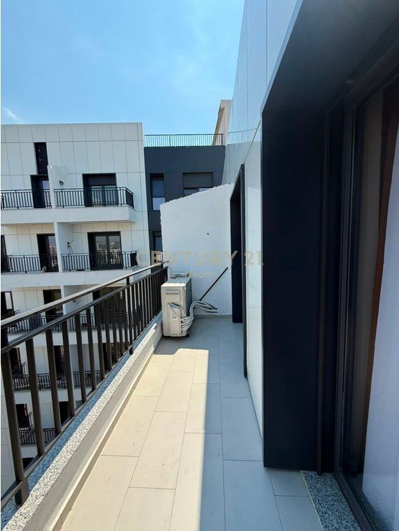 JEPET APARTAMENT LUKSOZ ME QIRA 2+1+PARKIM, BULEVARDI I RI 1,100 € /Muaj