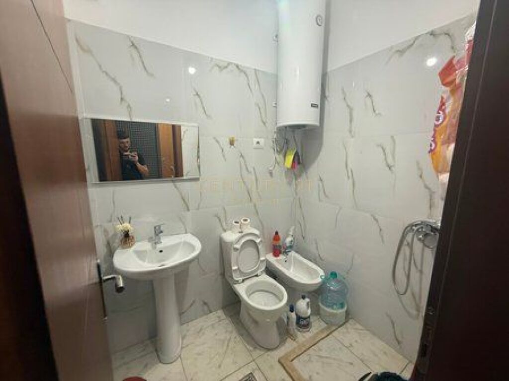 AMBIENT PREMIUM PËR ZYRË+2 PARKIME​ TE 21 DHJETORI