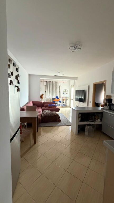 JEPET APARTAMENT ME QERA 1+1+BALLKON "RRUGA BILL KLINTON" 55.000 LEKE