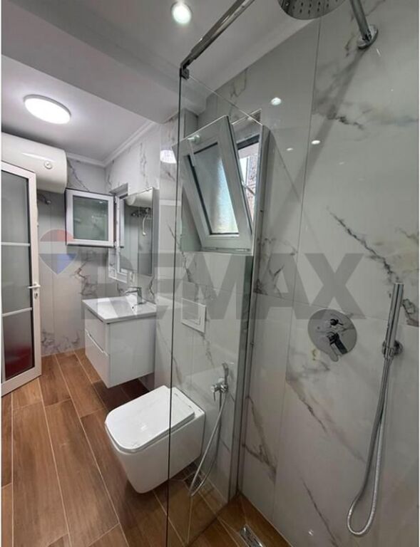 Shitet Apartament 1+1, Xhamllik