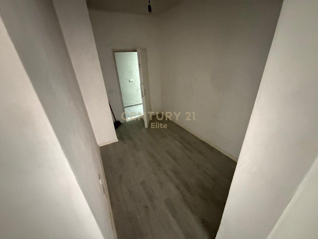 SHITET APARTAMENT 2+1+2 NE RRUGEN 5 MAJI