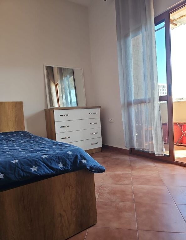 Jepet Me Qera Apartament 1+1+1 Ballkon