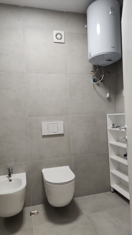 Jepet me qera apartament 1+1 prane Shkolles se Baletit