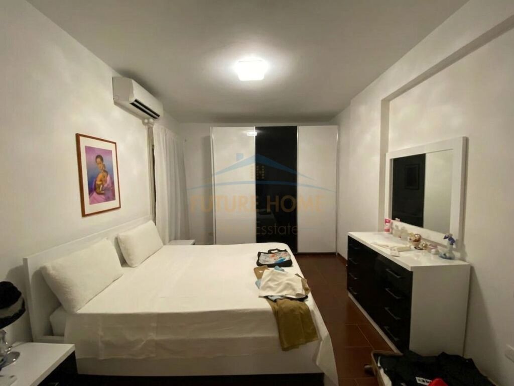 Qera, Apartament 2+1+2, Kamez