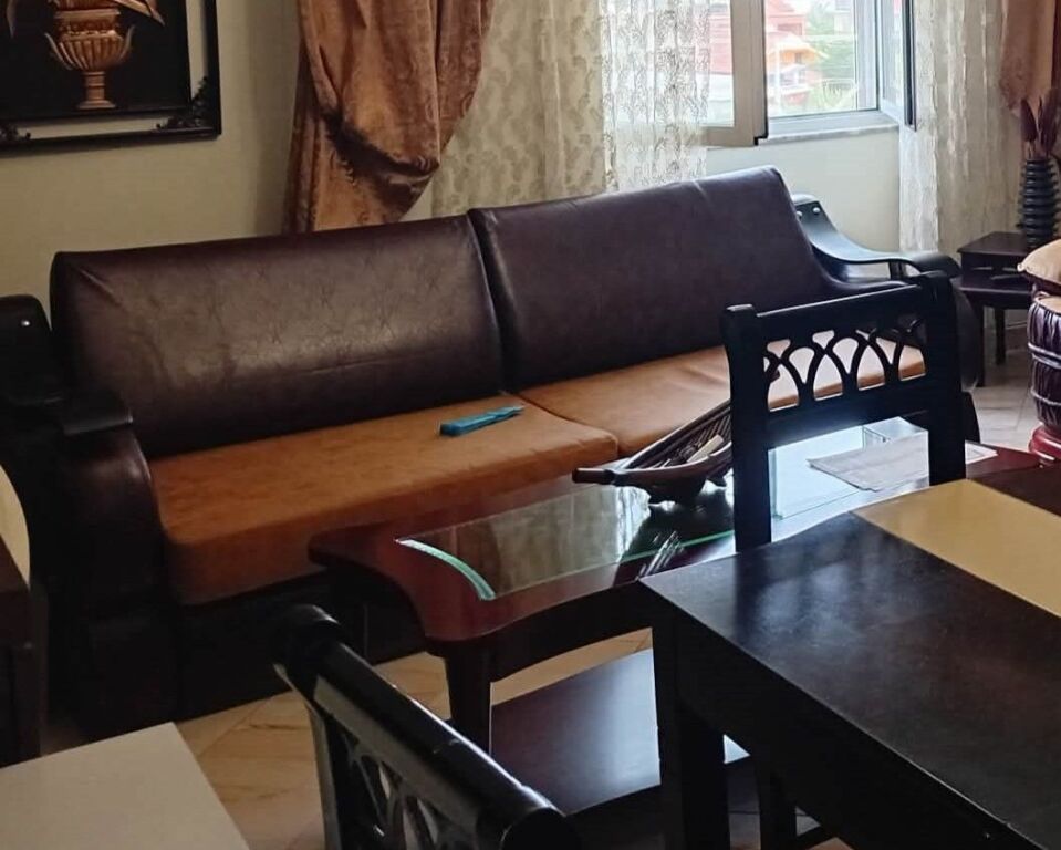 Shitet apartament 2+1 tek Misto Mame , prane Spitalit Amerikan 3 , Yzberisht , Pallatet Cabej ,Unaza e Re .
