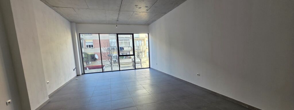 Affitto | Ambjent Biznesi | Rruga e Barrikadave | 1000 €/mese