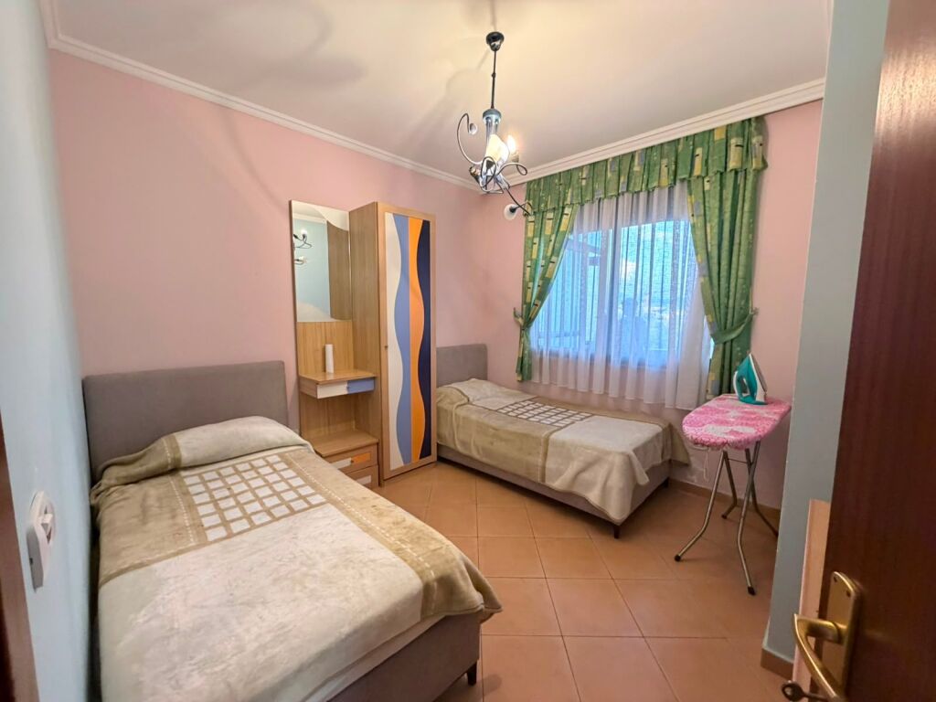 Jepet me Qera Apartament 2+1+2WC+Verande  📍Vasil  Shanto prane Gjykates se Rrethit 💶 Çmimi: 750 Euro