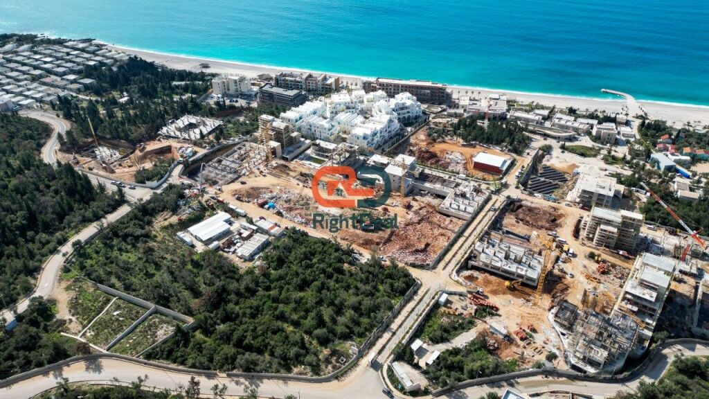 Al Complesso Santorini 2, A Dhermi, Monolocale Ideale Per Investimento In Vendita !