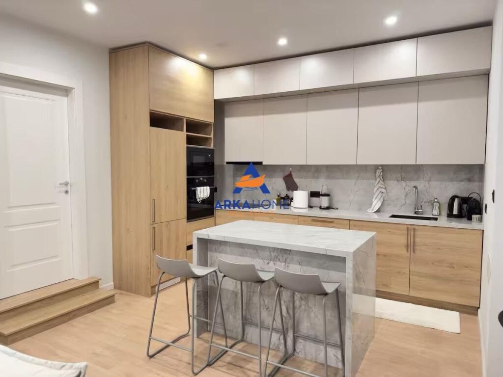 JEPET ME QERA APARTAMENT 2+1+BALLKON I MBYLLUR "PALLATET AGIMI" 85.000 LEKE