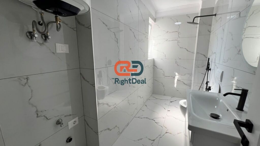 Tek Medreseja, Buze Rruge, Shitet Apartament 1+1 I Investuar!!!