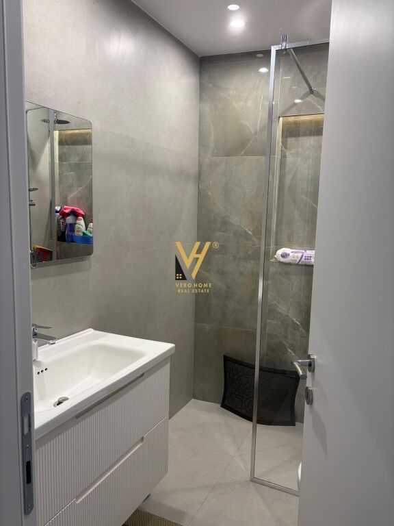 JEPET ZYRE 60 M2 ME QIRA TE MYSLYM SHYRI 75.000 LEKE