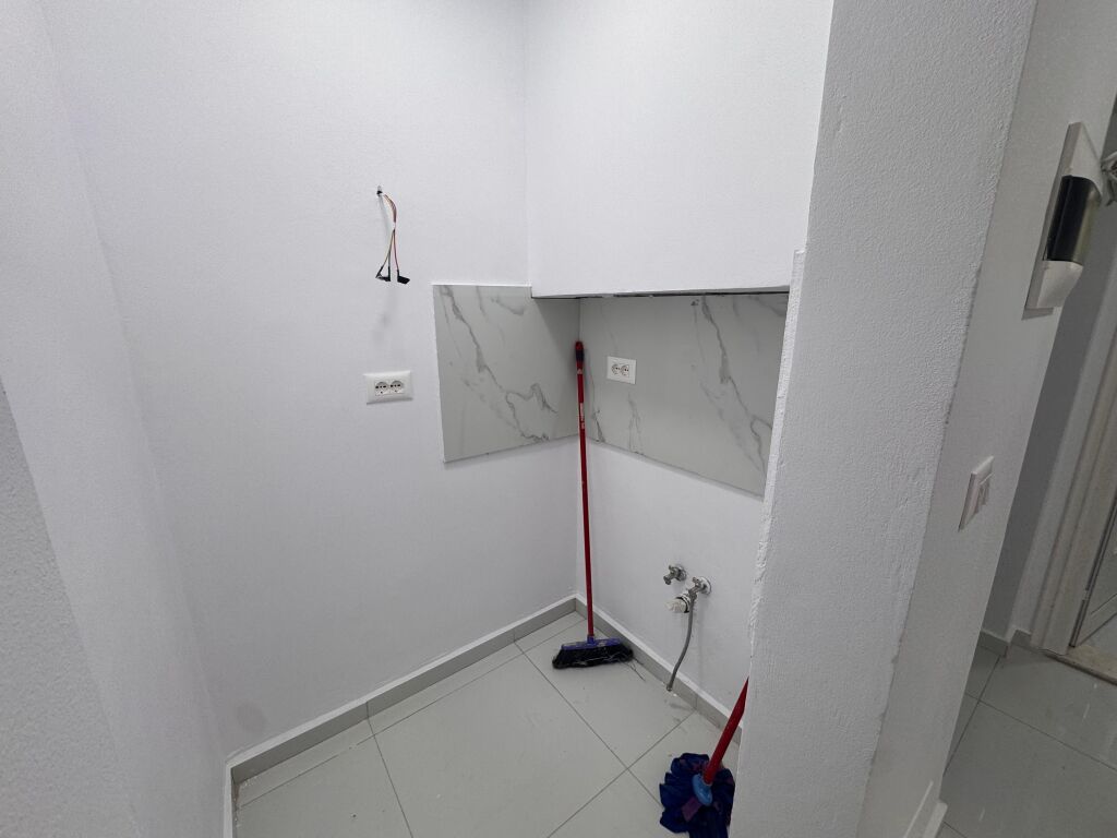 Jepet me Qira Zyrë - Perball Spakut