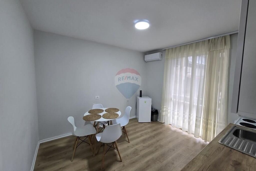 Apartament - Për Qira - Sheshi Skënderbej, Tiranë
