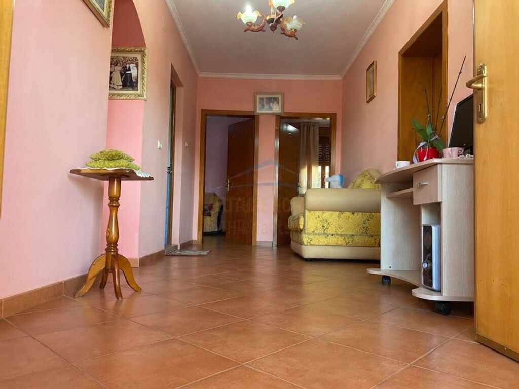 Shitet, Apartament 3+1, Misto Mame, Tiranë.