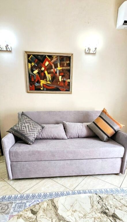 Jepet me qera apartament 1+1 . Rruga kavajes