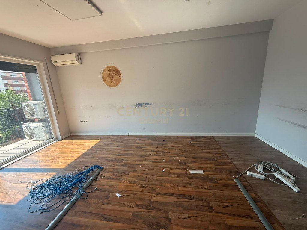 AMBIENT PREMIUM PËR ZYRË+2 PARKIME​ TE 21 DHJETORI!