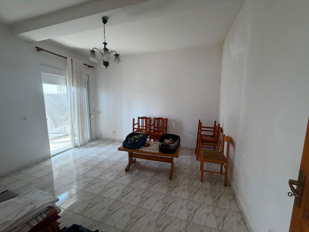 Okazion!! Shitet Apartament 3+1+2+2 + garazhd ne Durres