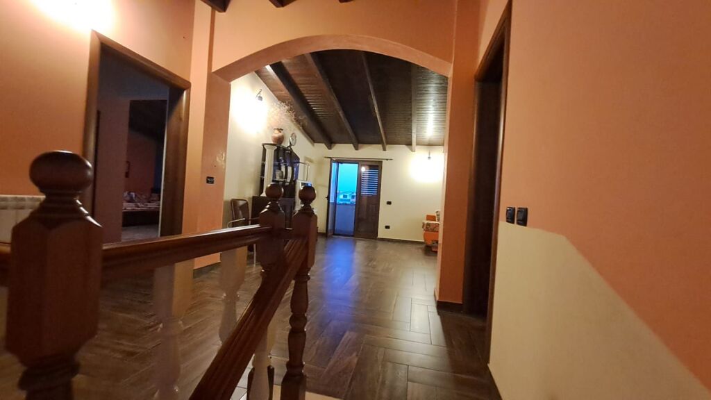 Villa su 3 piani con terreno di 500 m² a Shijak