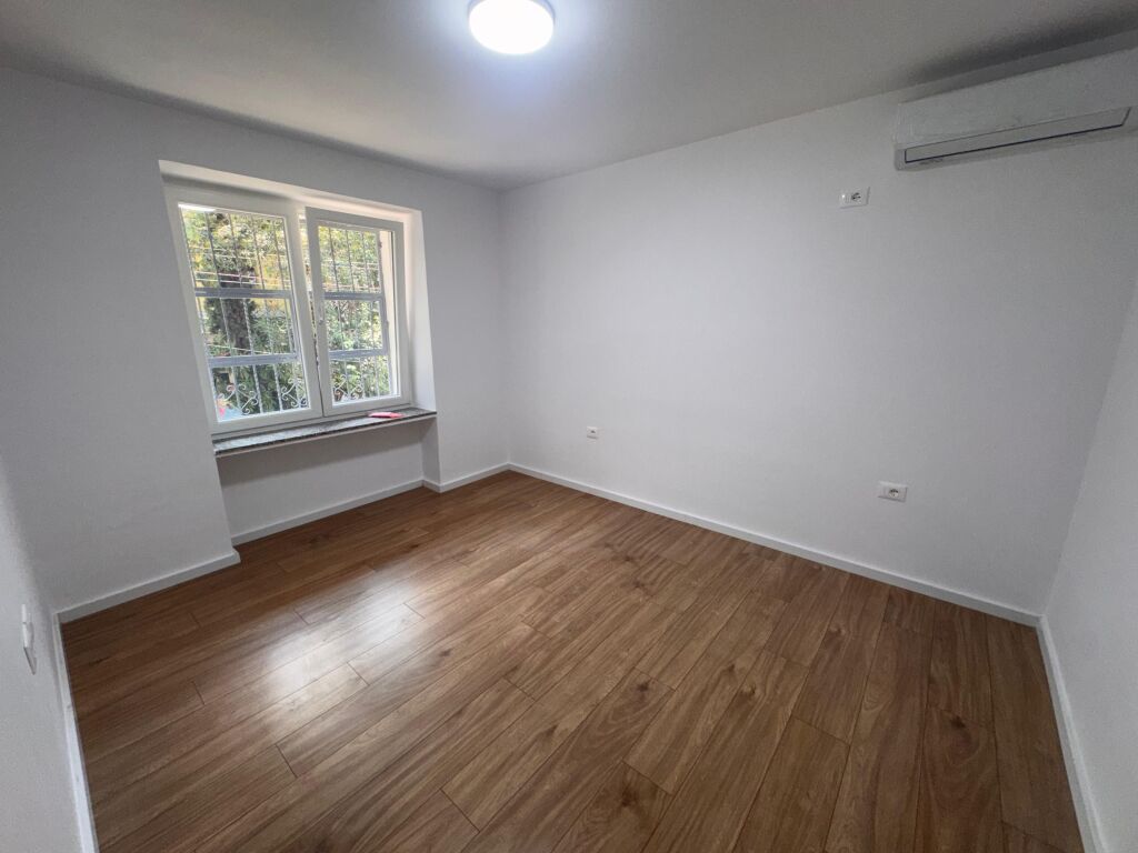 Jepet me Qira Zyrë - Perball Spakut