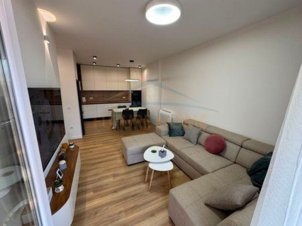 Qira, Apartament 1+1, Shkolla e Kuqe, Tiranë.