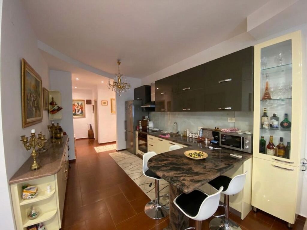 Qera, Apartament 2+1+2, Kamez