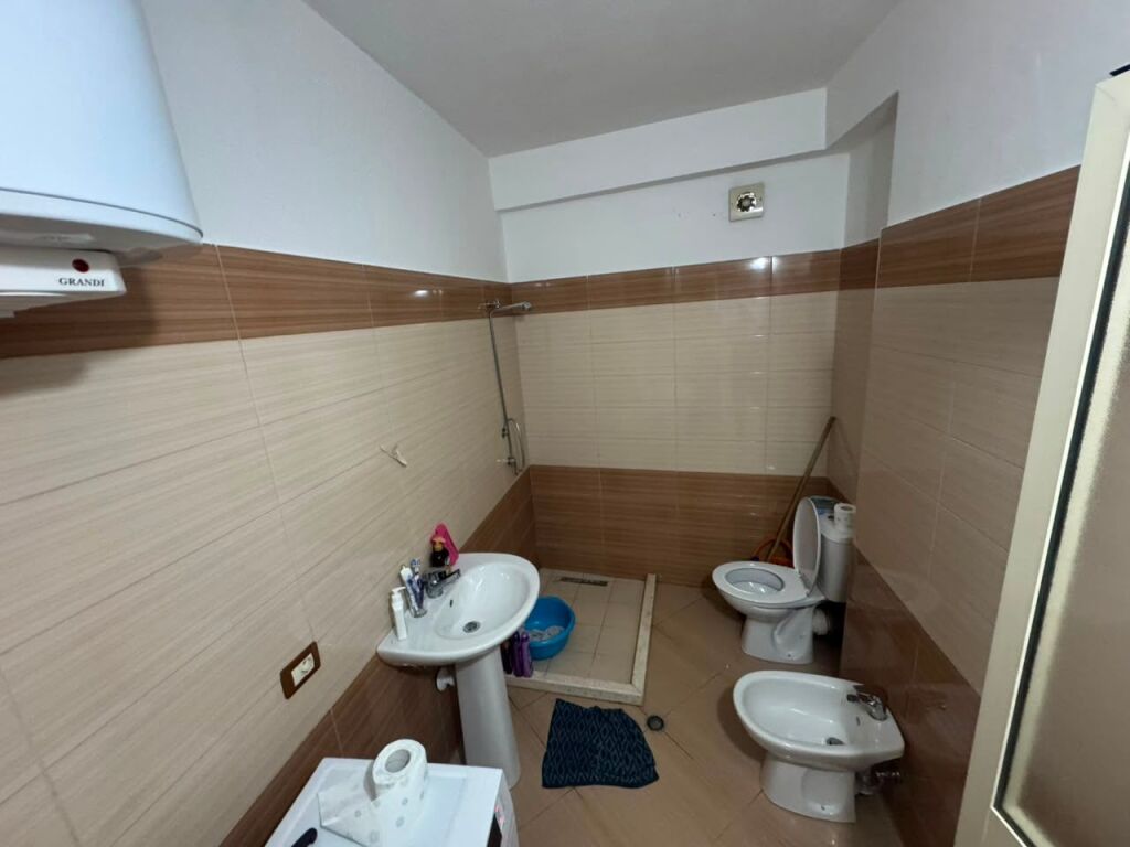 JEPET APARTAMENT  ME QERA  2+1 PLAZH HEKURUDHA