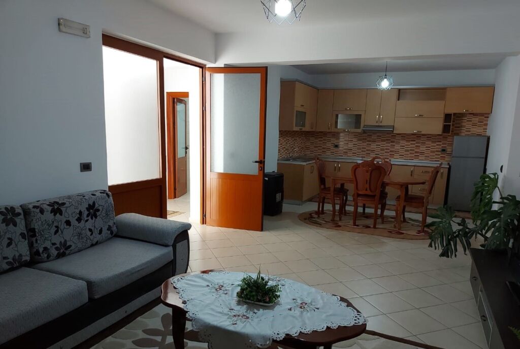 Qera | Shtëpi private 2 + 1 | Bulevardi i Ri | 500 €/muaj