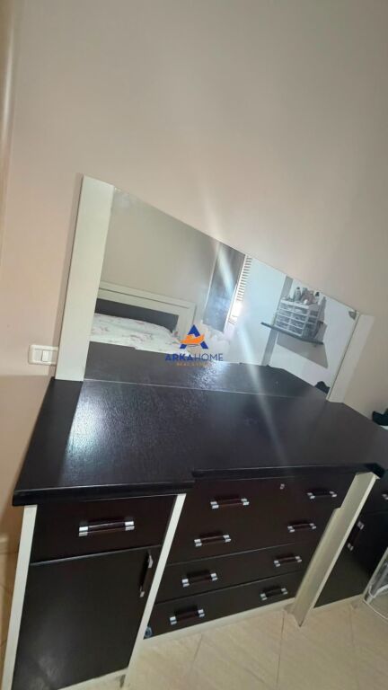 JEPET APARTAMENT ME QERA 1+1+BALLKON "RRUGA BILL KLINTON" 55.000 LEKE