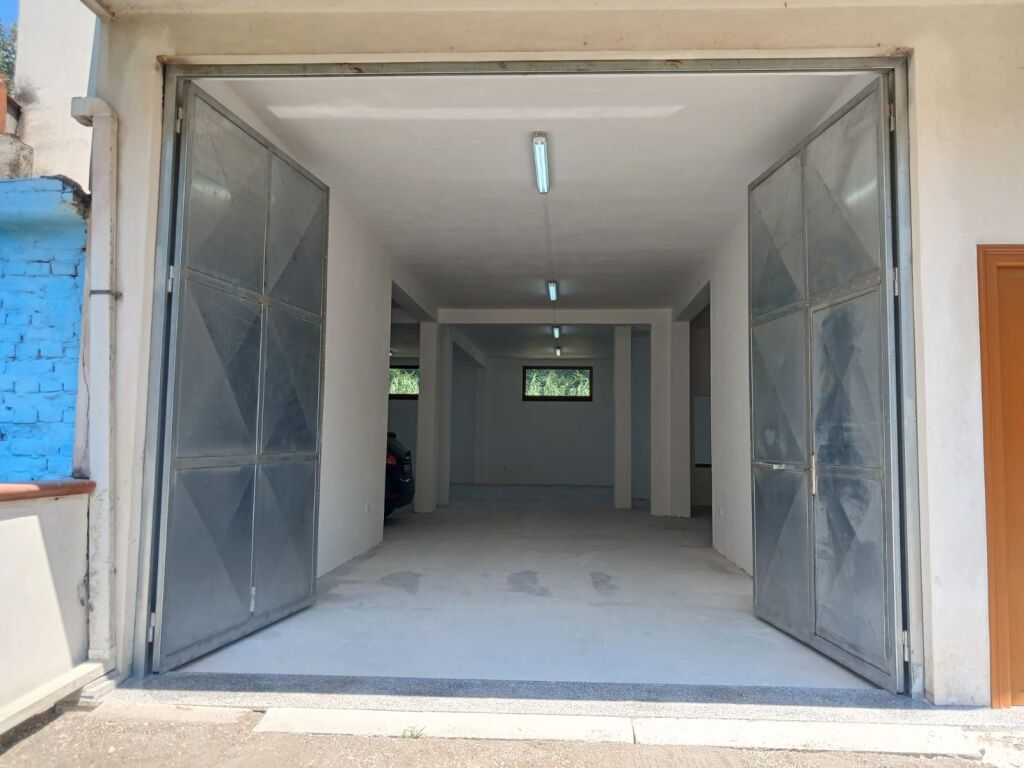 Qira Hapësirë e Gjerë Garazhi 200 m2 Shumë e Re – Përdorim Magazinë / Tregtare / Aktivitet