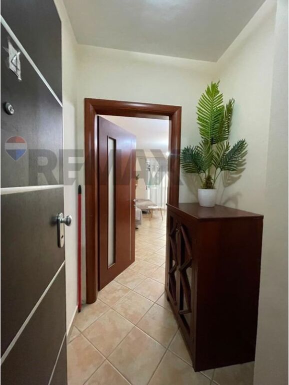 Appartamento 1+1 in affitto, Via Shkelqim Fusha vicino a Kristal Center.