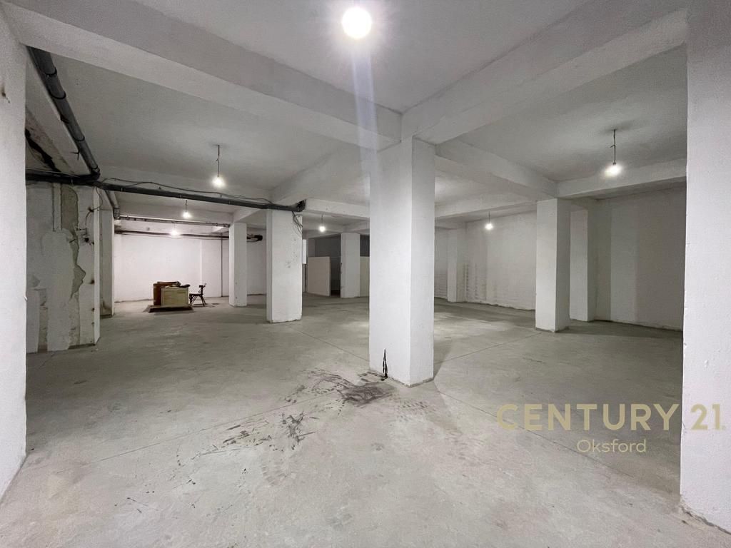 JEPET ME QIRA 414M2 SIPERFAQE PARKIMI NE FRESK