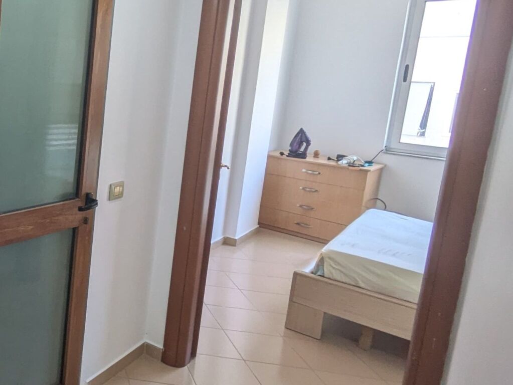 Jepet Apartament 1+1 per qera tek pallatet Çabej ne Misto Mame, Yzberisht .