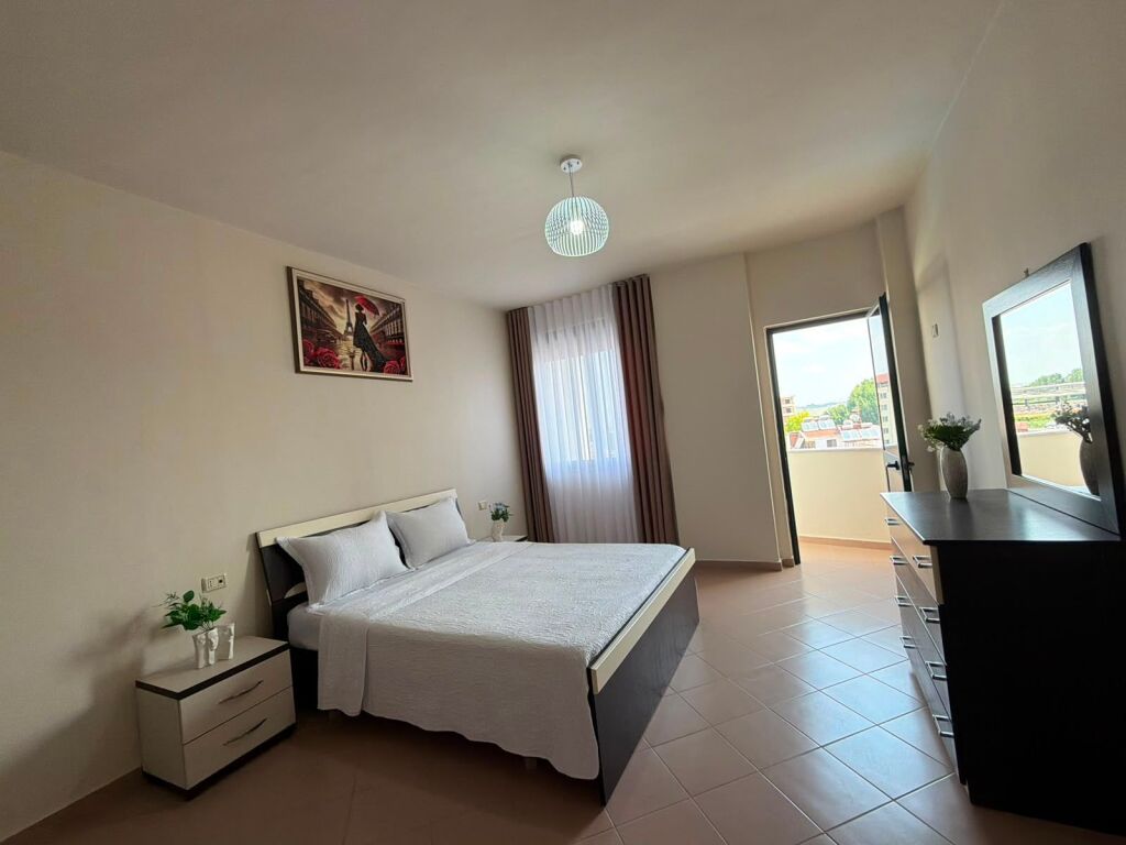 Shitet Apartament 2+1+2+2 te Rrota Kuqe Plazh