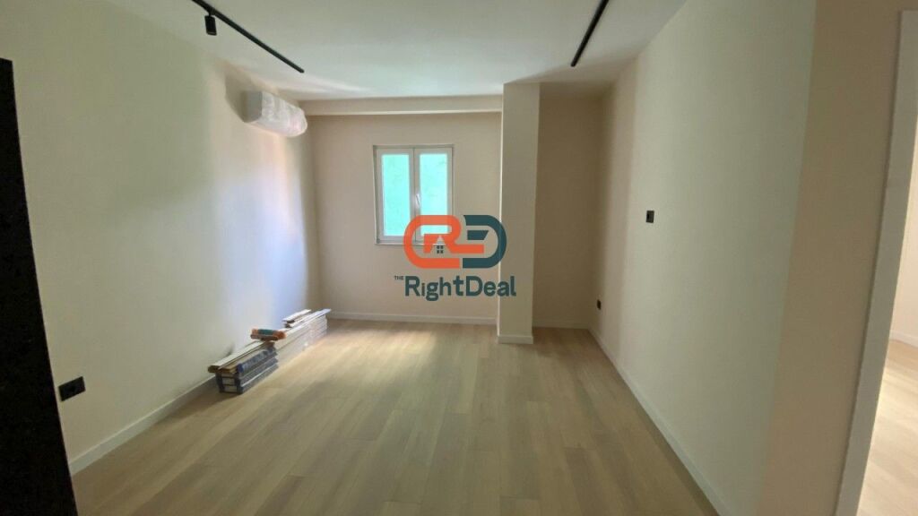Ne Komune Te Parisit Shitet Apartament 1+1 Perfekt Per Investim!!