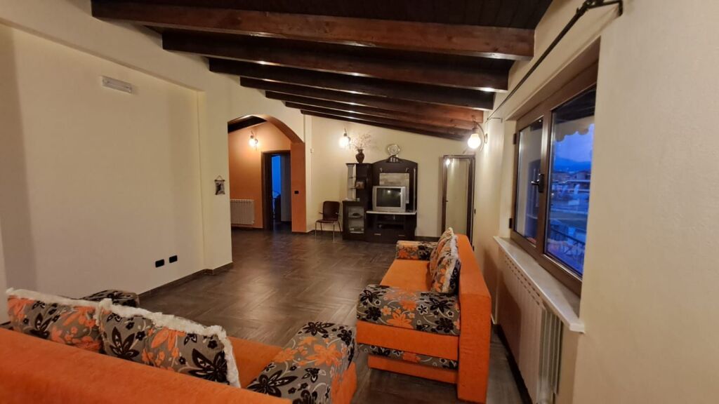 Villa su 3 piani con terreno di 500 m² a Shijak