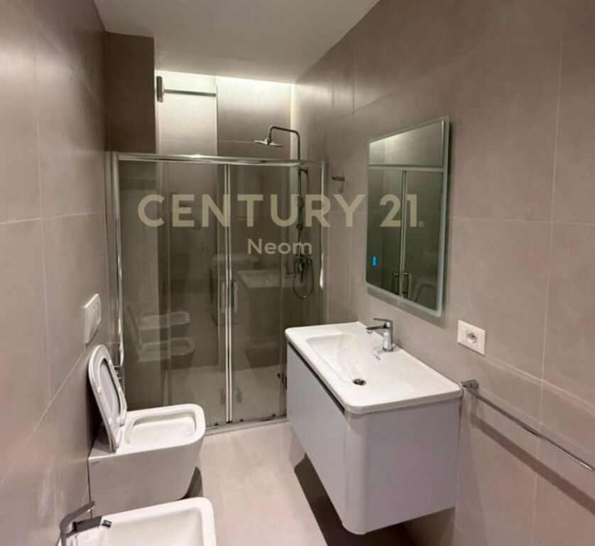 JEPET APARTAMENT LUKSOZ ME QIRA 2+1+PARKIM