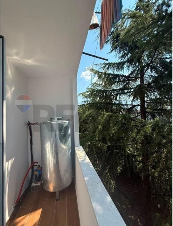 Shitet Apartament 1+1, Xhamllik